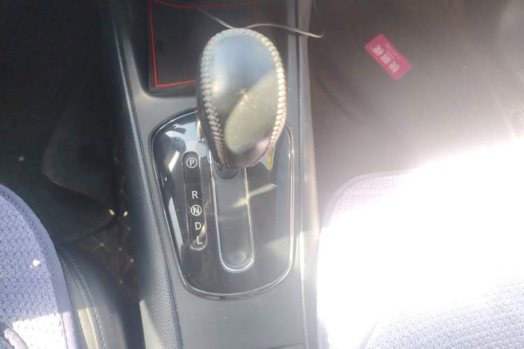 Used Nissan Tiida 2011 1.6L CVT Smart Version Gear Lever