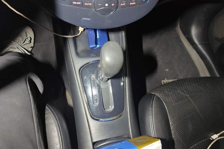 Used Nissan Tiida 2011 1.6L CVT Luxury Edition Gear Lever