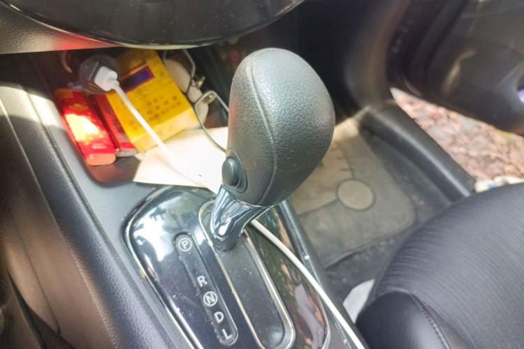 Used Nissan Tiida 2011 1.6L CVT Smart Version Gear Lever