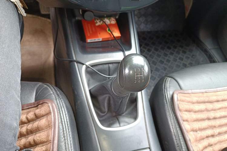 Used Nissan Tiida 2011 1.6L Manual Comfort Edition Gear Lever