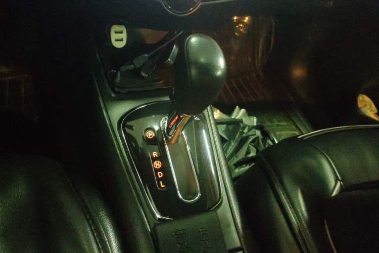 Used Nissan Tiida 2011 1.6L CVT Smart Version Gear Lever