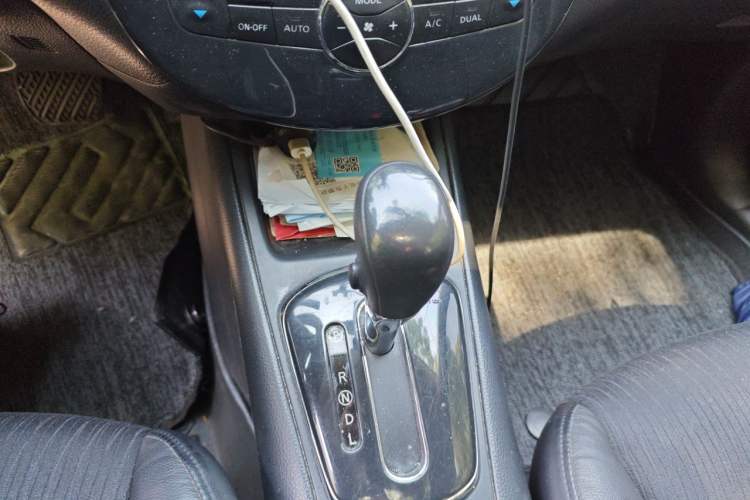 Used Nissan Tiida 2011 1.6L CVT Smart Version Gear Lever