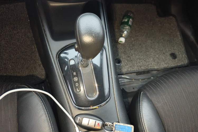 Used Nissan Tiida 2011 1.6L CVT Smart Version Gear Lever