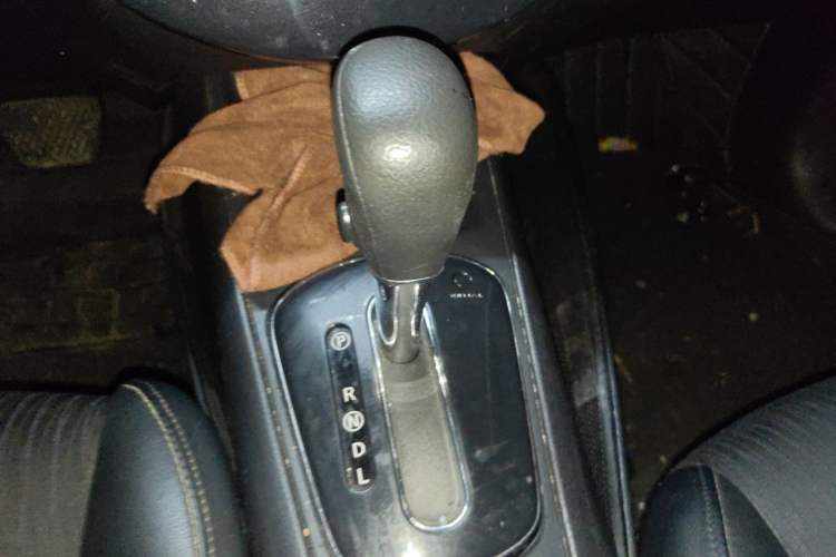 Used Nissan Tiida 2011 1.6L CVT Smart Version Gear Lever