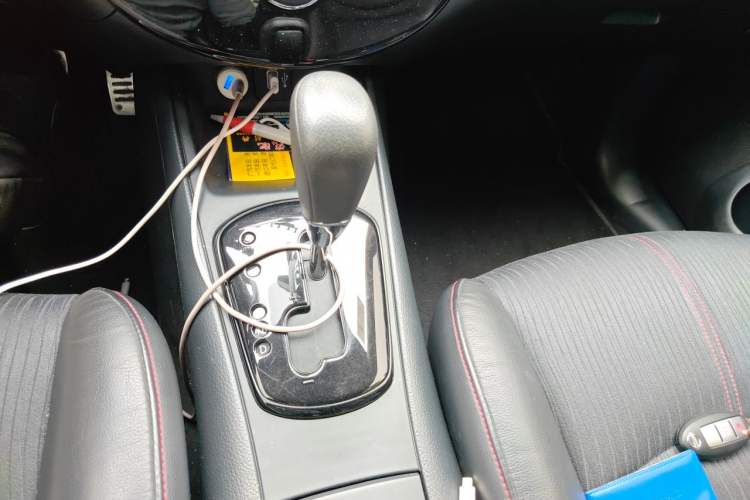 Used Nissan Tiida 2011 1.6T M-CVT Cool Edition Gear Lever
