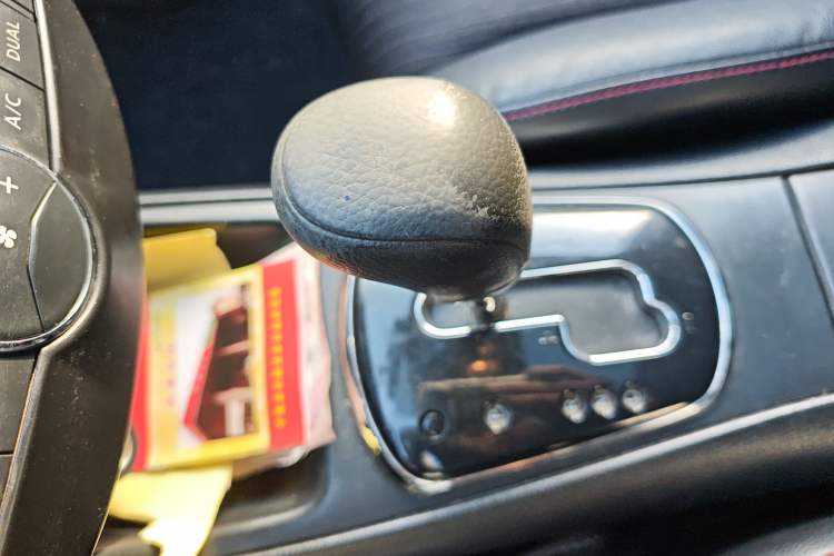 Used Nissan Tiida 2011 1.6T M-CVT Cool Edition Gear Lever