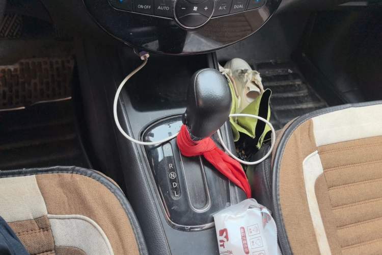 Used Nissan Tiida 2011 1.6L CVT Smart Version Gear Lever