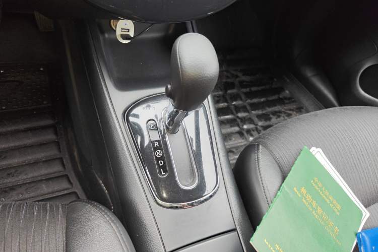 Used Nissan Tiida 2011 1.6L CVT Smart Version Gear Lever