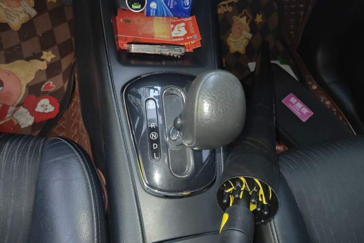 Used Nissan Tiida 2011 1.6L CVT Smart Version Gear Lever