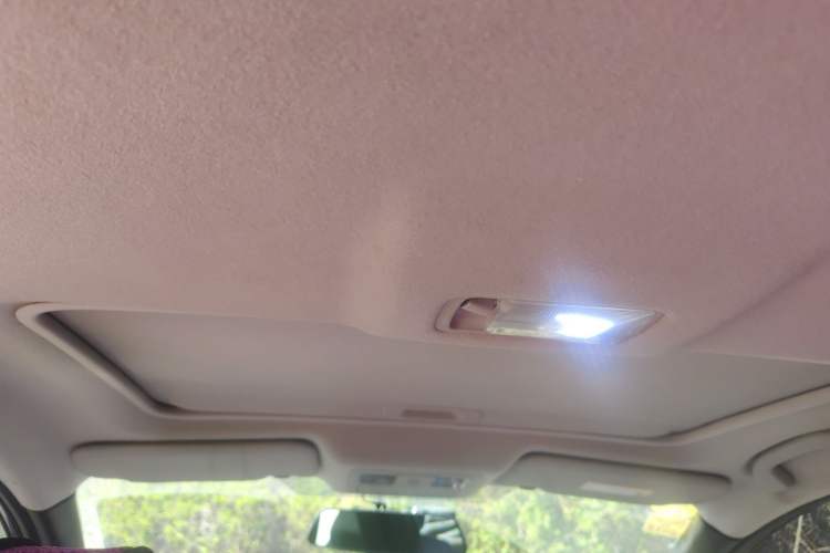 Used Nissan Tiida 2011 1.6L CVT Smart Version Headliner