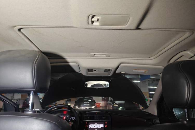 Used Nissan Tiida 2011 1.6L CVT Luxury Edition Headliner