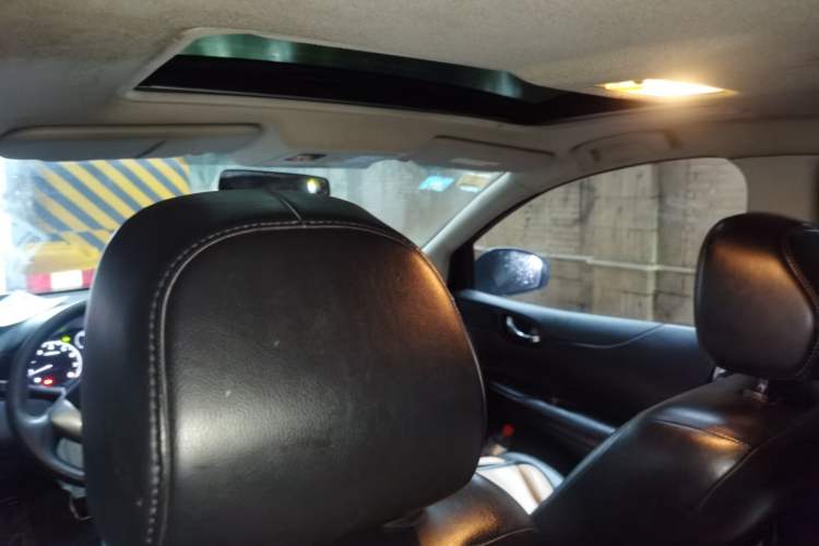 Used Nissan Tiida 2011 1.6L CVT Comfort Model Headliner