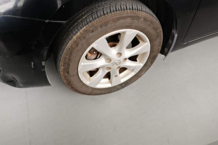 Used Nissan Tiida 2011 1.6L CVT Comfort Model Left Front Wheel Hub