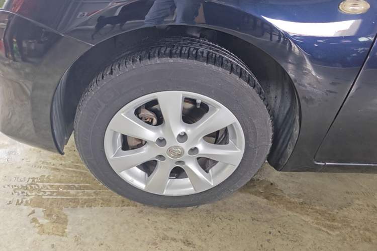 Used Nissan Tiida 2011 1.6L CVT Luxury Edition Left Front Wheel Hub
