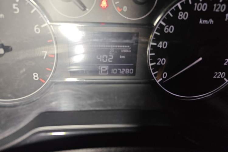 Used Nissan Tiida 2011 1.6L CVT Luxury Edition Odometer Close Up