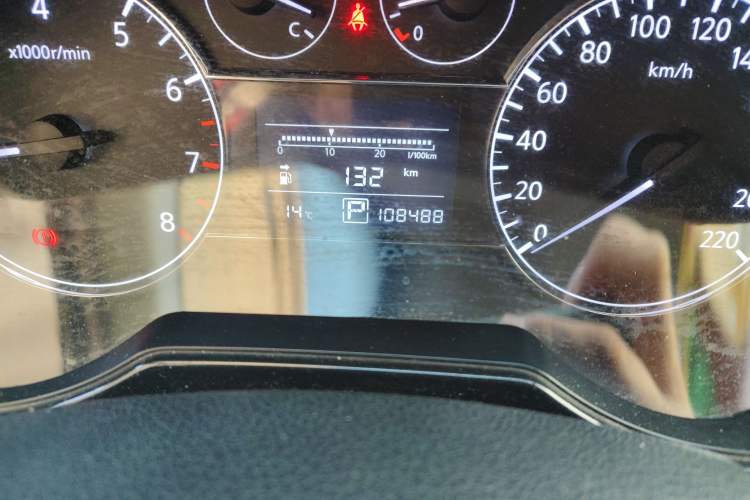 Used Nissan Tiida 2011 1.6L CVT Smart Version Odometer Close Up