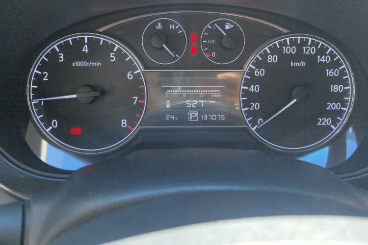 Used Nissan Tiida 2011 1.6L CVT Smart Version Odometer Close Up