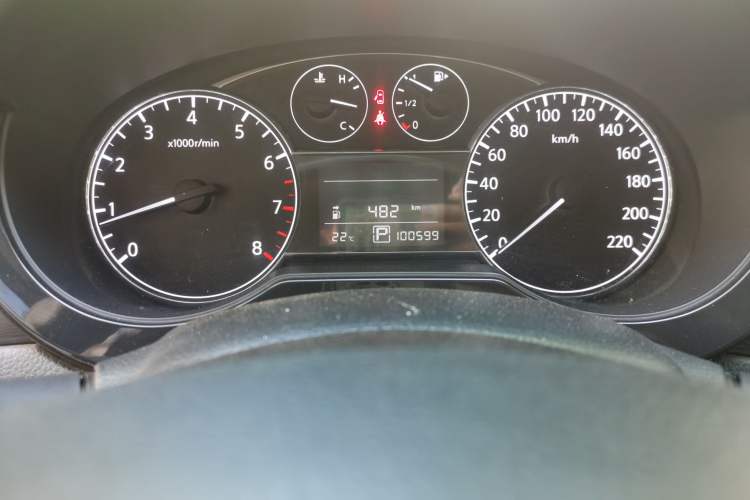 Used Nissan Tiida 2011 1.6L CVT Smart Version Odometer Close Up