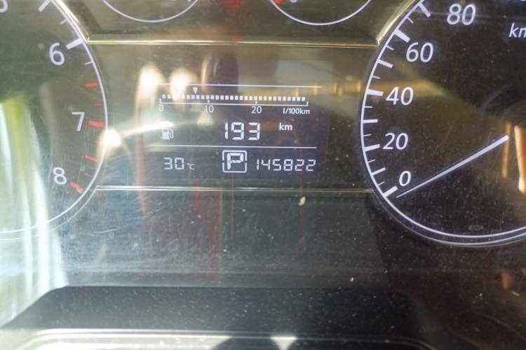 Used Nissan Tiida 2011 1.6L CVT Smart Version Odometer Close Up