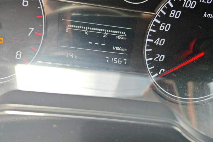 Used Nissan Tiida 2011 1.6T Manual Xuan Dong Edition Odometer Close Up