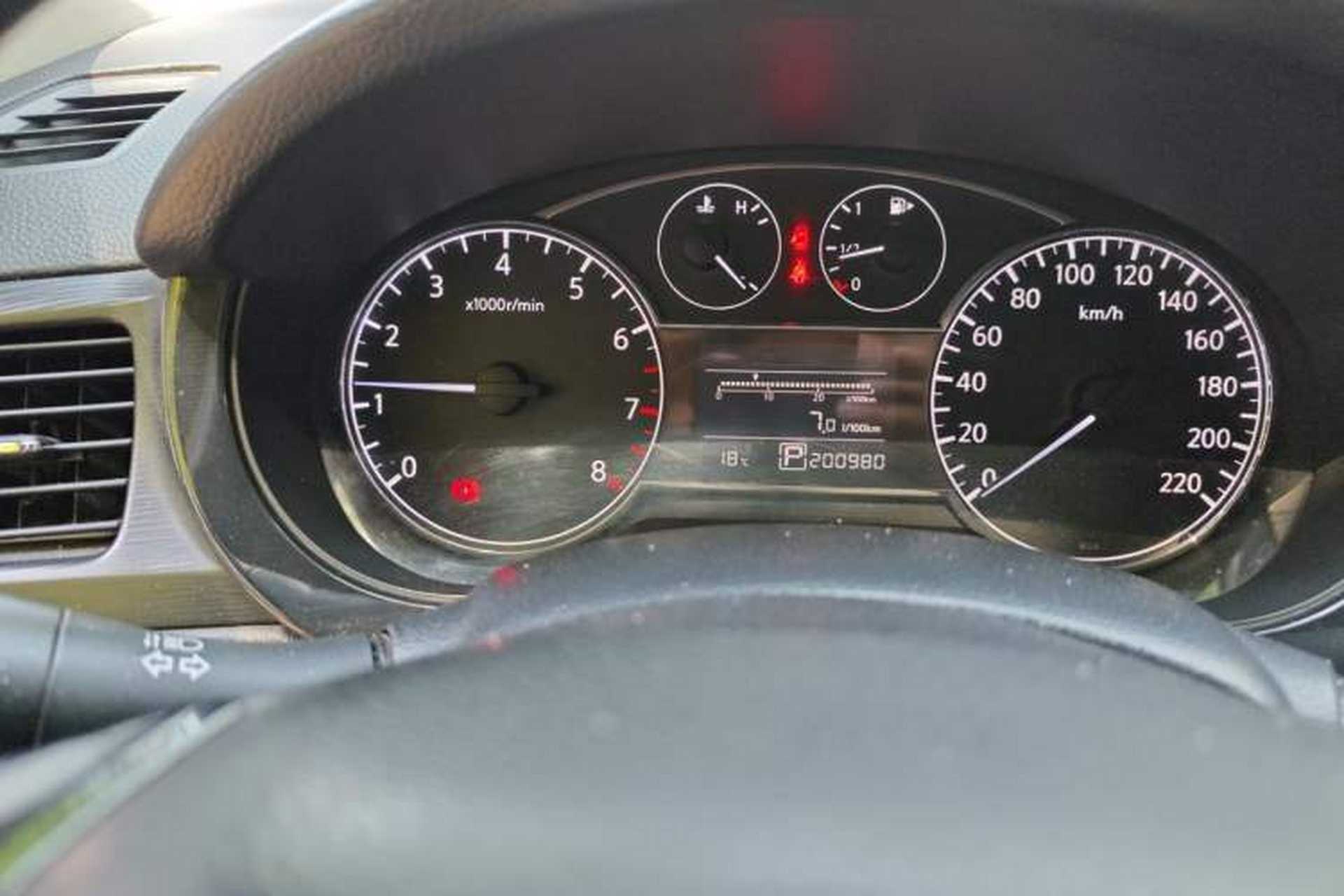 Used Nissan Tiida 2011 1.6L CVT Smart Version Odometer Close Up