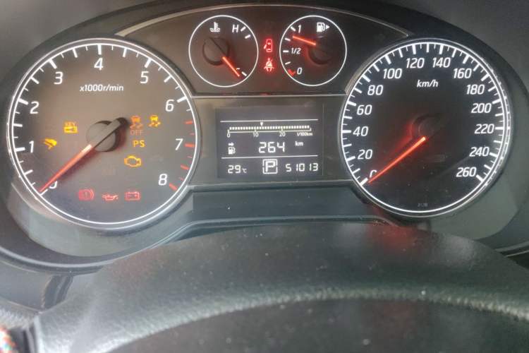 Used Nissan Tiida 2011 1.6T M-CVT Cool Edition Odometer Close Up