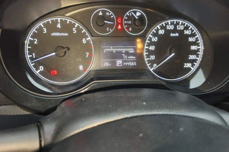 Used Nissan Tiida 2011 1.6L CVT Smart Version Odometer Close Up