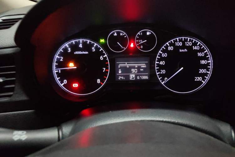 Used Nissan Tiida 2011 1.6L CVT Smart Version Odometer Close Up