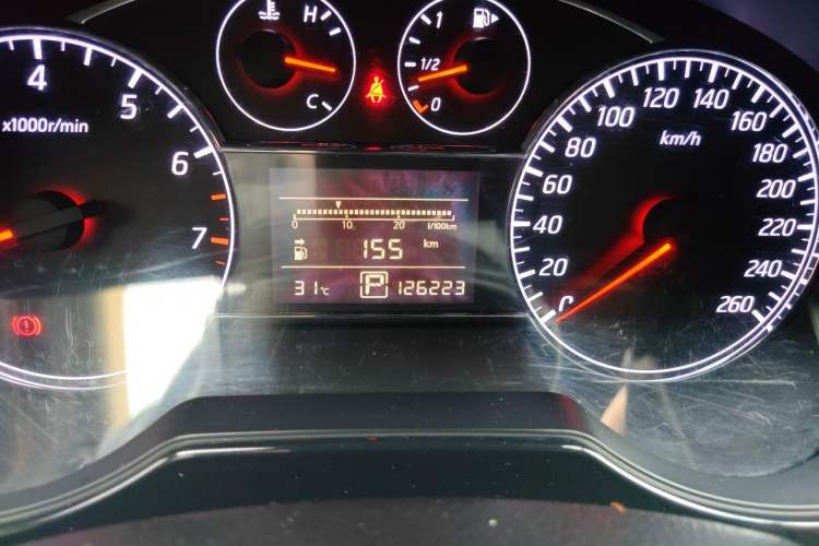 Used Nissan Tiida 2011 1.6T M-CVT Cool Edition Odometer Close Up