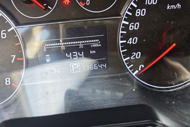 Used Nissan Tiida 2011 1.6T M-CVT Cool Edition Odometer Close Up