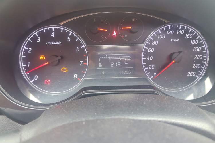 Used Nissan Tiida 2011 1.6T Manual Xuan Dong Edition Odometer Close Up