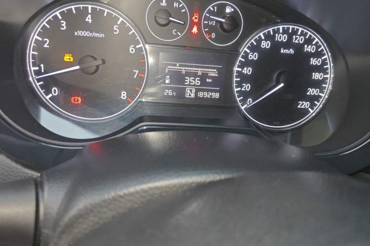 Used Nissan Tiida 2011 1.6L CVT Smart Version Odometer Close Up