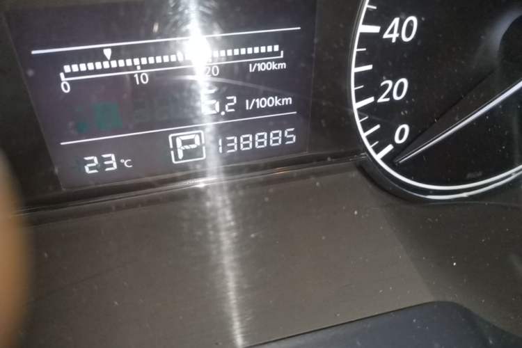 Used Nissan Tiida 2011 1.6L CVT Smart Version Odometer Close Up