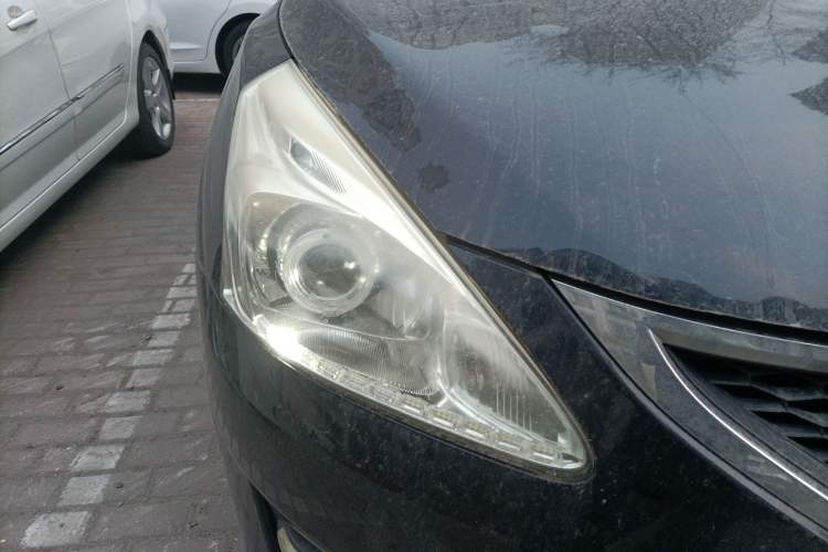 Used Nissan Tiida 2011 1.6L Manual Comfort Edition Right Front Headlight