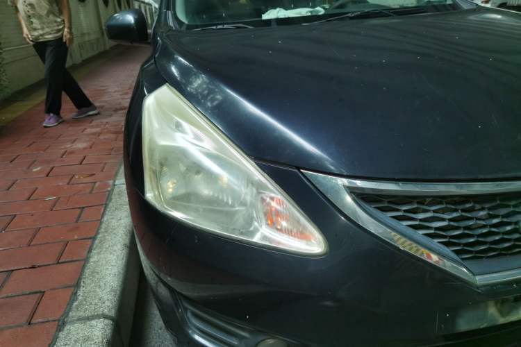 Used Nissan Tiida 2011 1.6L CVT Comfort Model Right Front Headlight