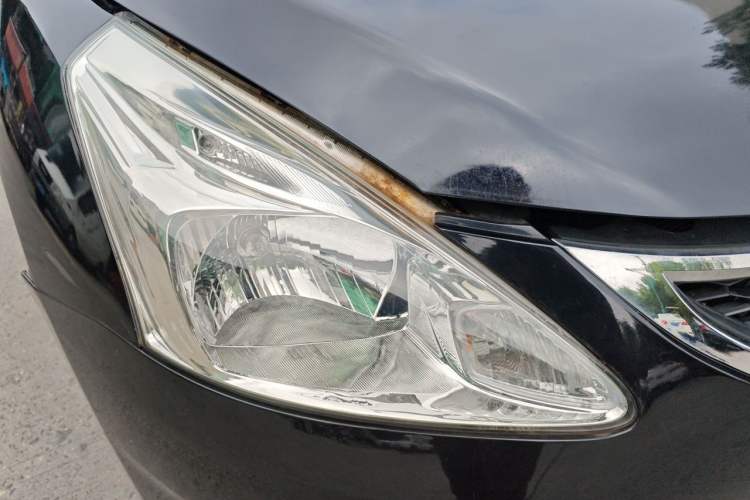 Used Nissan Tiida 2011 1.6L Manual Comfort Edition Right Front Headlight