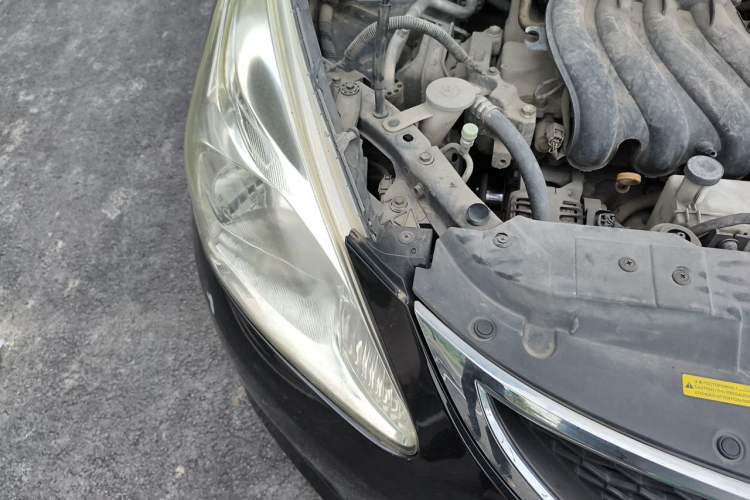 Used Nissan Tiida 2011 1.6L CVT Comfort Model Right Front Headlight