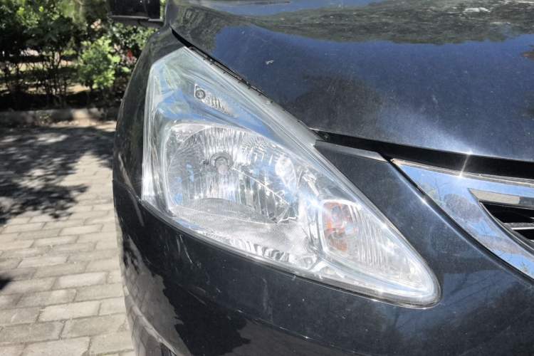 Used Nissan Tiida 2011 1.6L CVT Smart Version Right Front Headlight