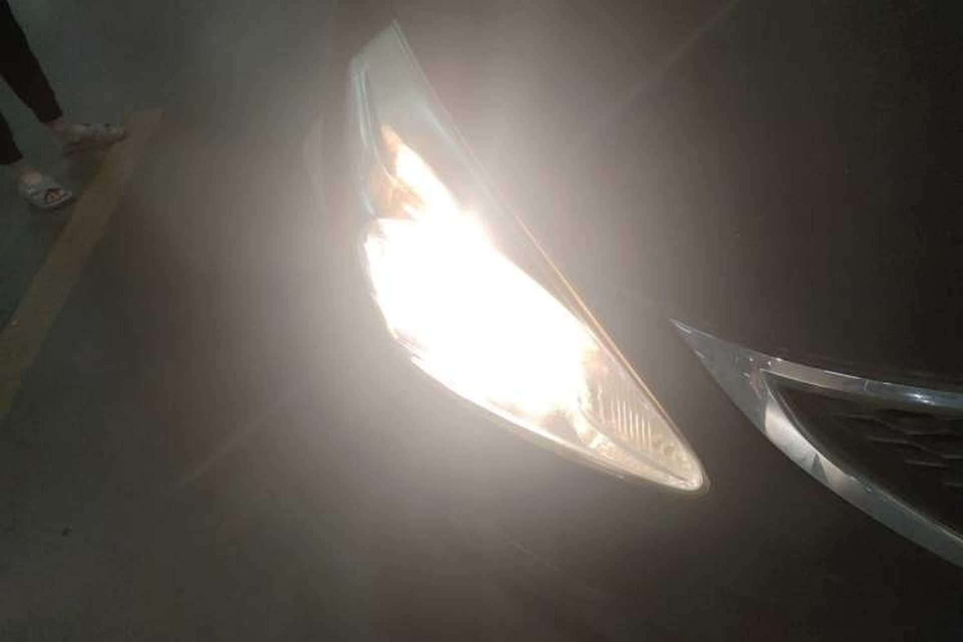 Used Nissan Tiida 2011 1.6L CVT Smart Version Right Front Headlight
