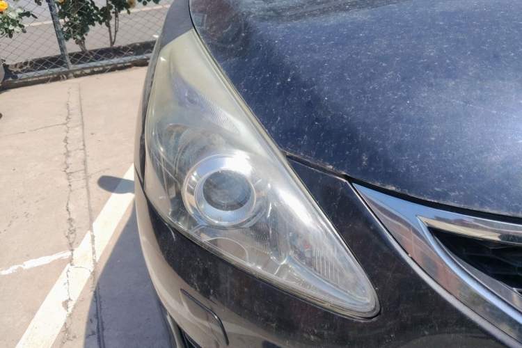 Used Nissan Tiida 2011 1.6T M-CVT Cool Edition Right Front Headlight