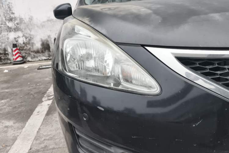 Used Nissan Tiida 2011 1.6L CVT Smart Version Right Front Headlight