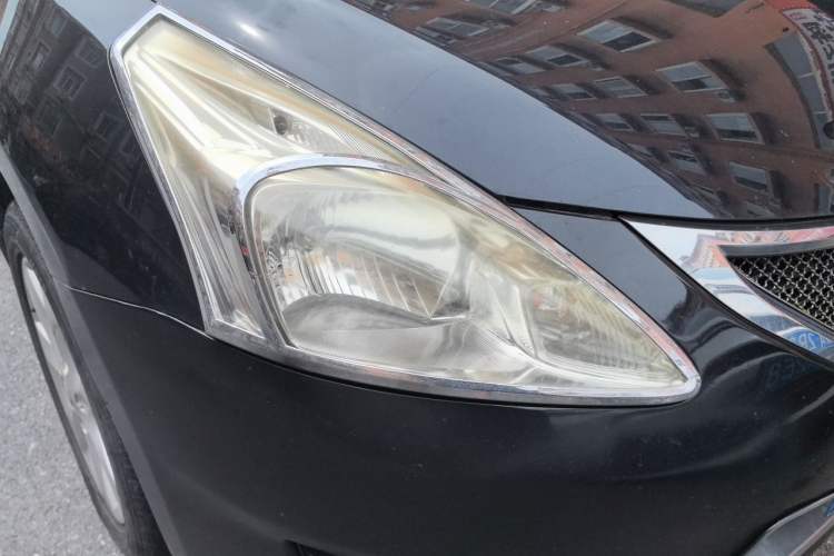 Used Nissan Tiida 2011 1.6L CVT Smart Version Right Front Headlight