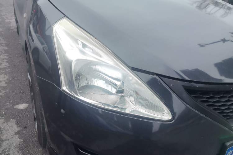 Used Nissan Tiida 2011 1.6T Manual Xuan Dong Edition Right Front Headlight