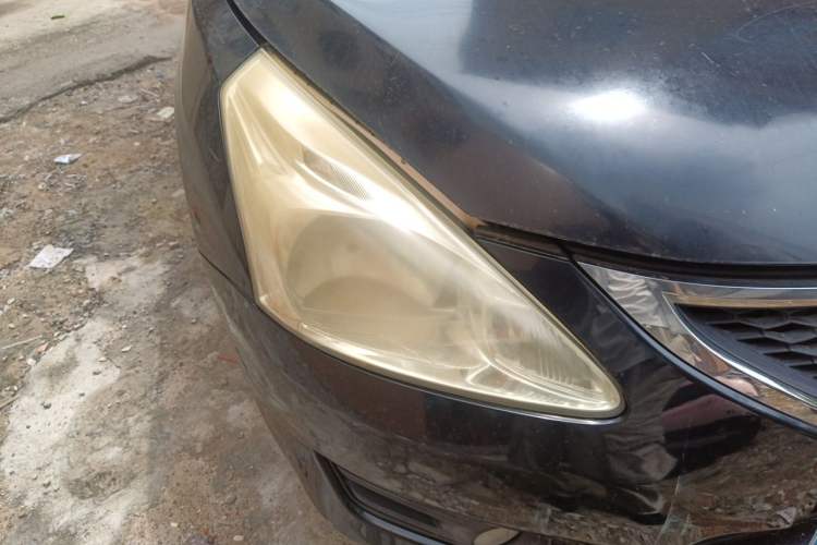 Used Nissan Tiida 2011 1.6L CVT Comfort Model Right Front Headlight