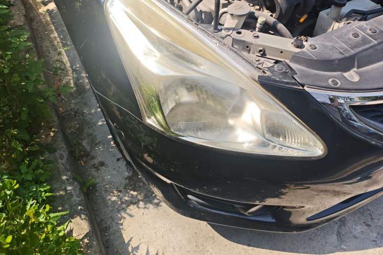 Used Nissan Tiida 2011 1.6L CVT Comfort Model Right Front Headlight