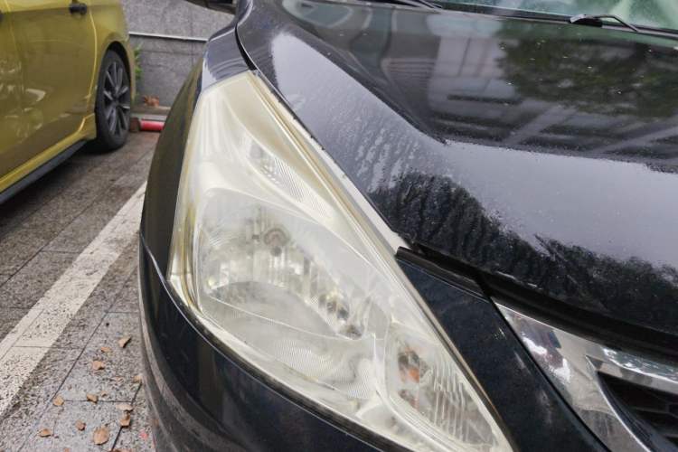 Used Nissan Tiida 2011 1.6L CVT Smart Version Right Front Headlight