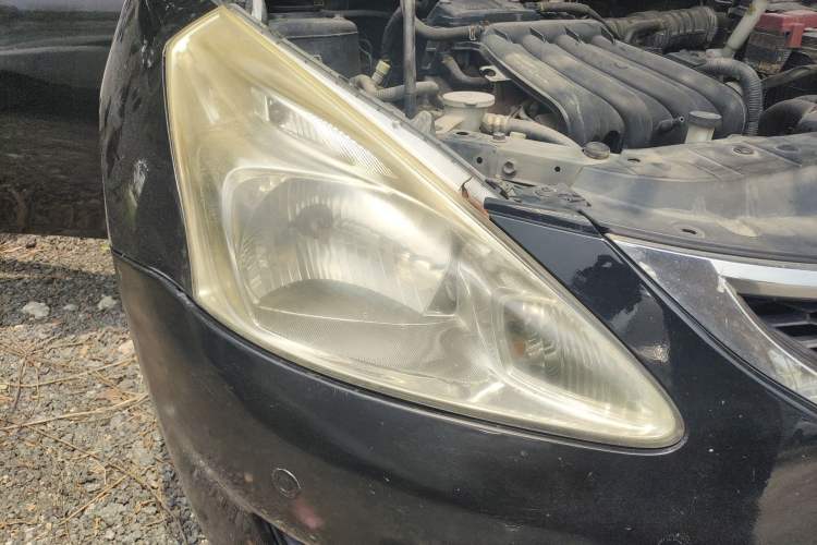 Used Nissan Tiida 2011 1.6L CVT Comfort Model Right Front Headlight