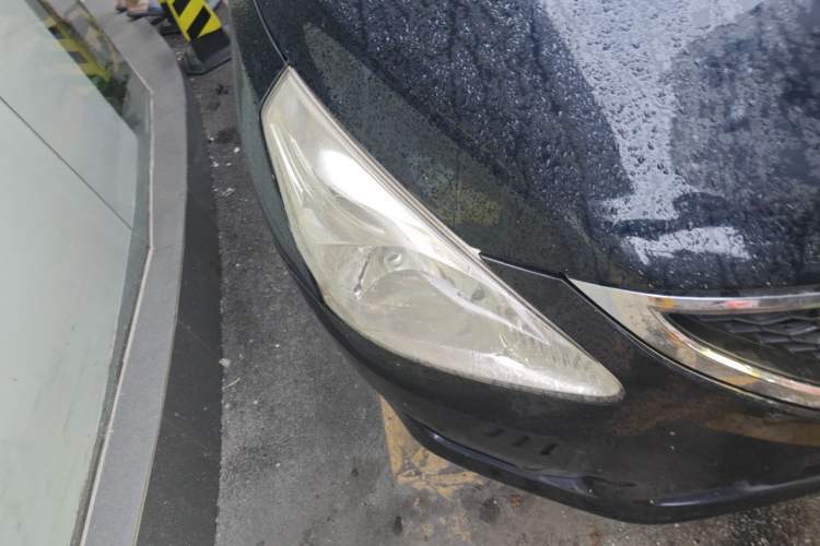 Used Nissan Tiida 2011 1.6L CVT Smart Version Right Front Headlight