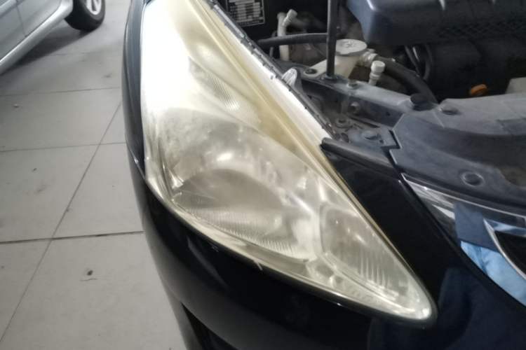 Used Nissan Tiida 2011 1.6L CVT Smart Version Right Front Headlight