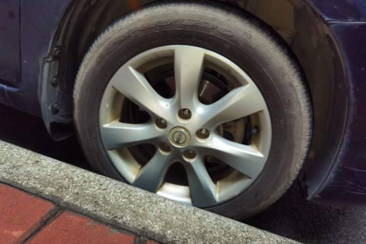 Used Nissan Tiida 2011 1.6L CVT Comfort Model Right Front Wheel Hub